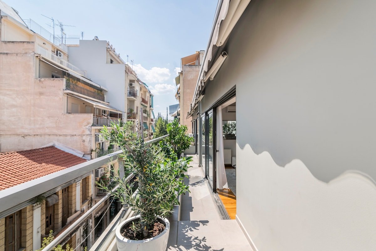 Modern Oasis Build on Acropolis Ruins gallery image 4