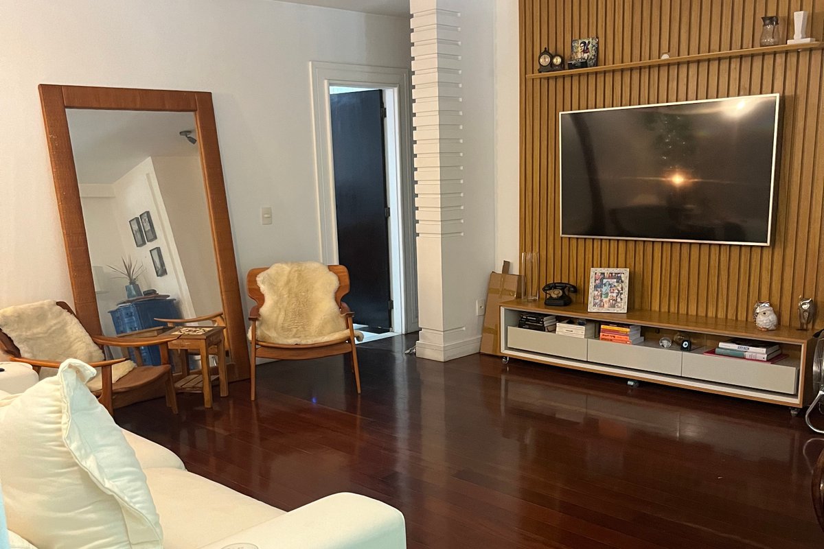 Leblon, 200m da praia, 100m da Lagoa.