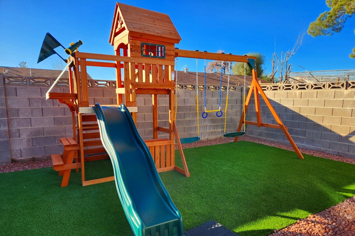 Large Family House with Game Room & Play Ground gallery image 5