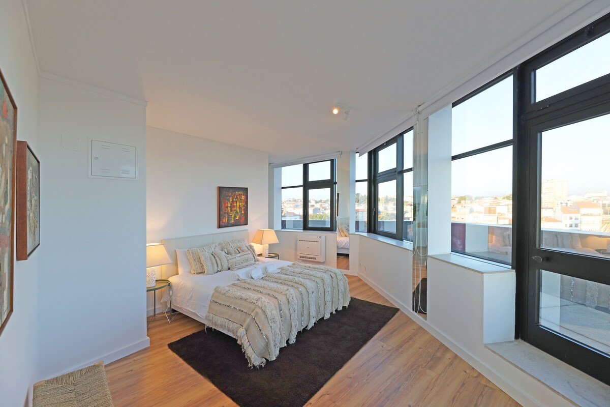 Porto Stunning Central Penthouse – Free parking gallery image 5