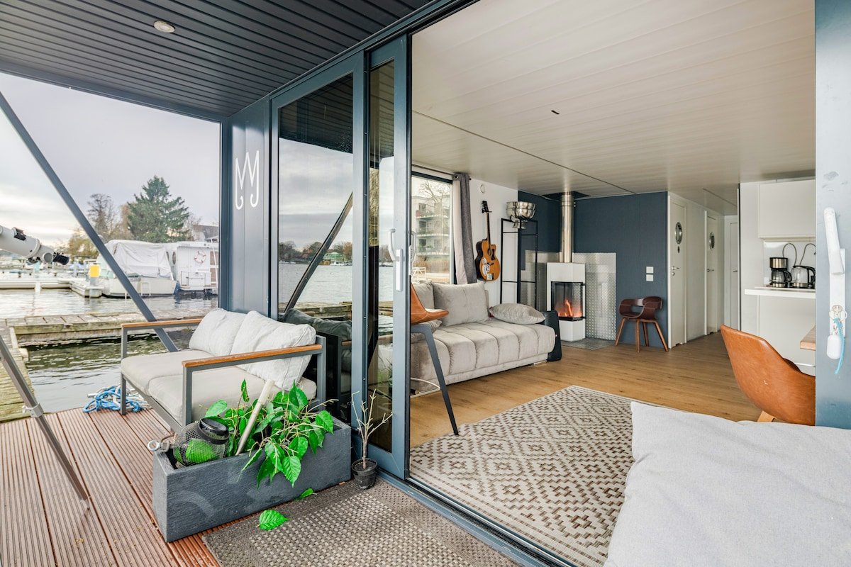 160qm2 Luxus Schwimmende Ferienwohnung+Sauna+Kamin gallery image 2