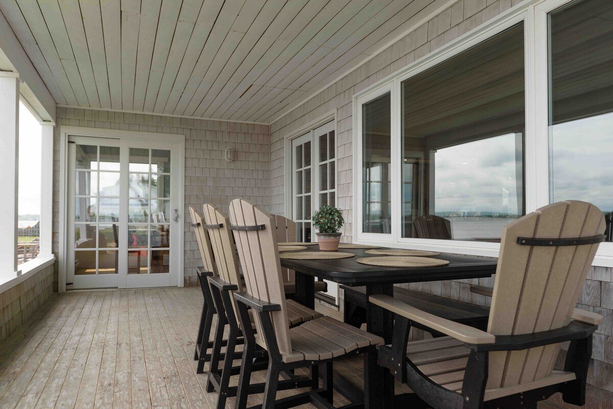 Luxury Shediac Cape Waterfront Cottage gallery image 5