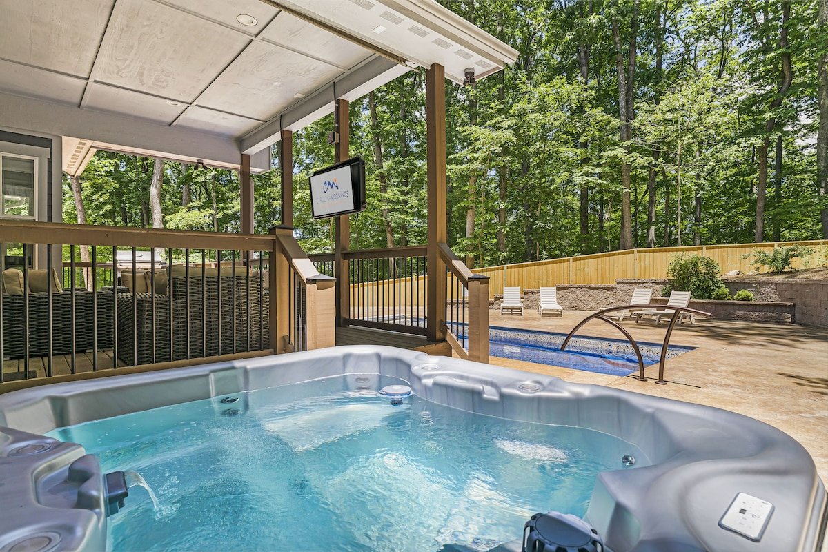 Luxury Pool Home + Hot Tub | Biltmore Pass Incl. gallery image 4