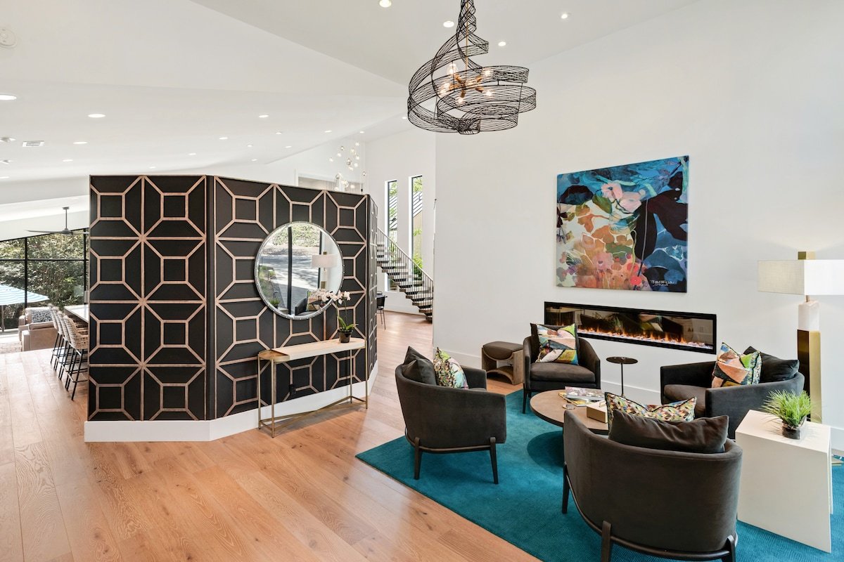 Luxury Home, Pool & Outdoor Living, 8 Min to DT gallery image 5