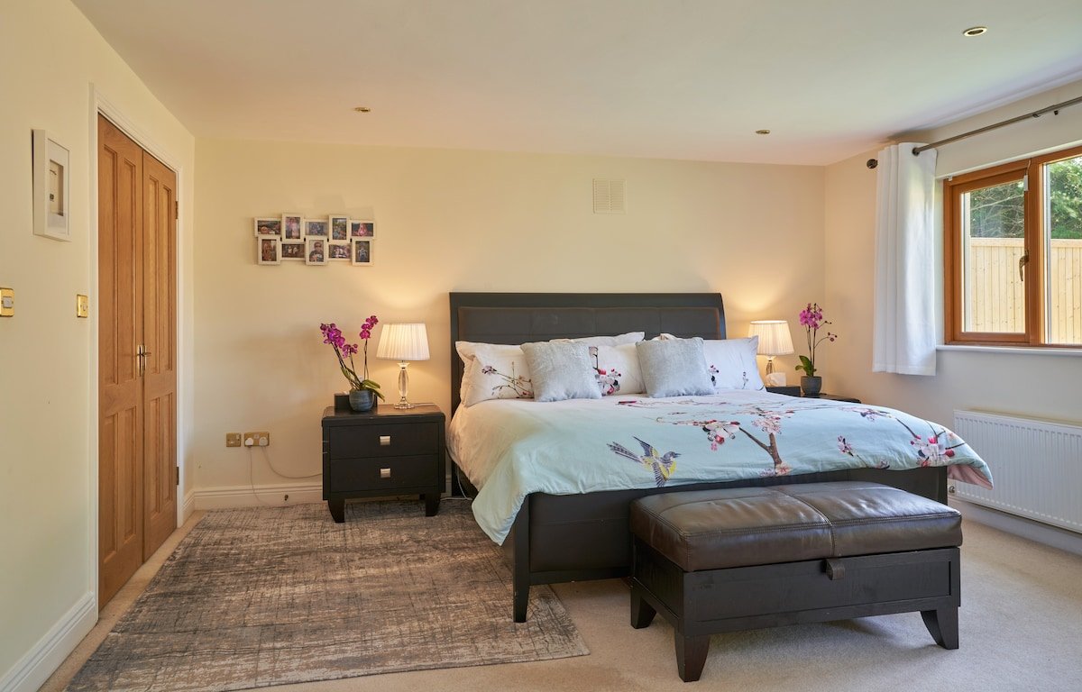 ‘Home from Home’, Luxury, Private Secure House gallery image 5