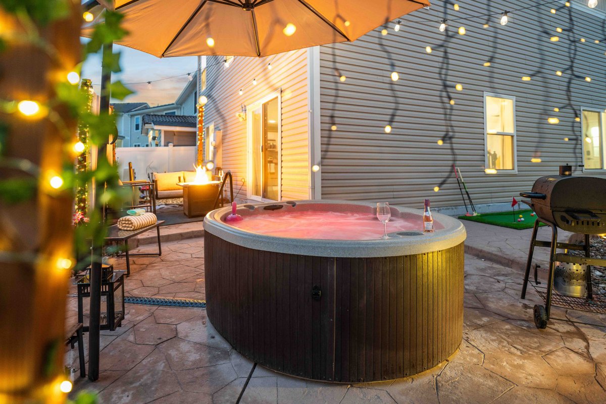 NEW Hot tub Game Room FirePit 5 mins to Gaylord