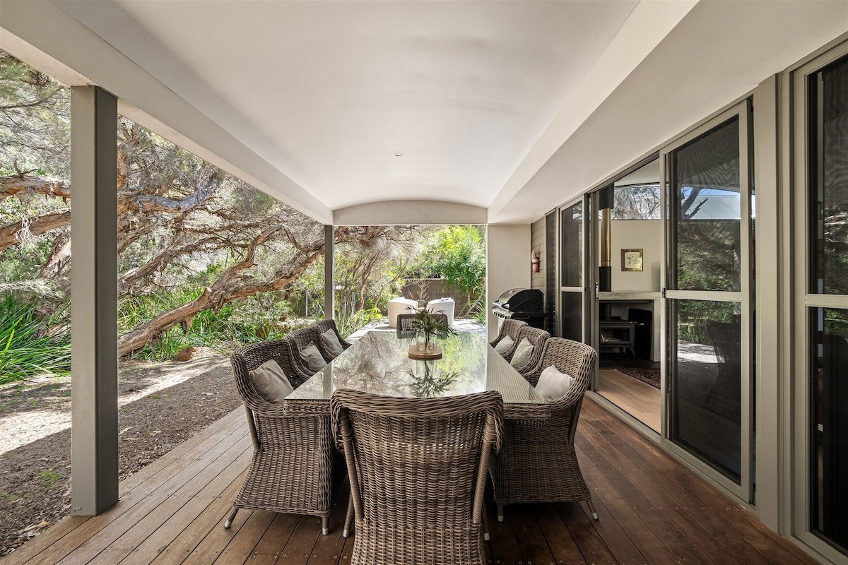 Bunker Bayhouse—Your Ideal Escape by the Beach gallery image 2