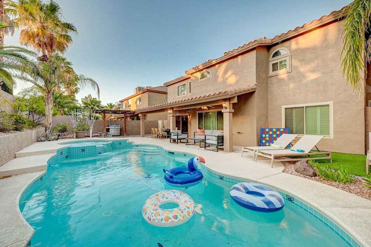 Gorgeous 6BR w/ Pool & Spa Games gallery image 2