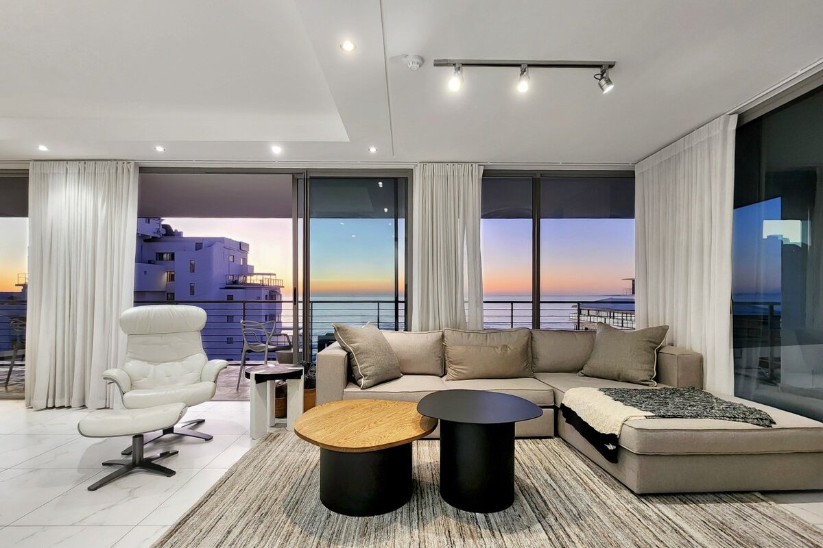 Luxury 3 Bed With Pool & Sea Views gallery image 3