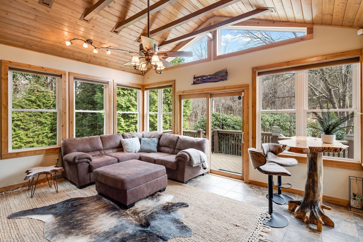 Asheville 5BR Retreat GameRoom, Hot Tub, Fire Pit gallery image 2