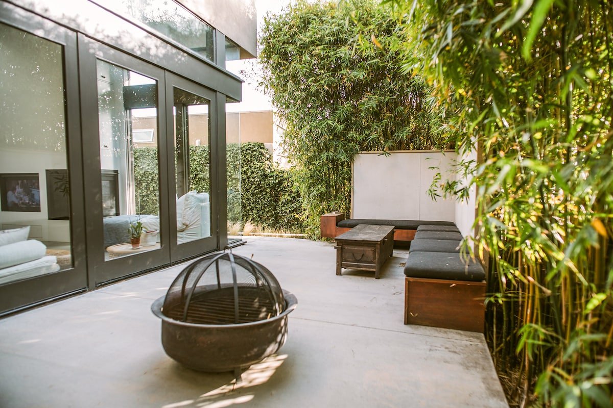 A Gorgeous Getty 2 Home -walk to the beach 30 day gallery image 4