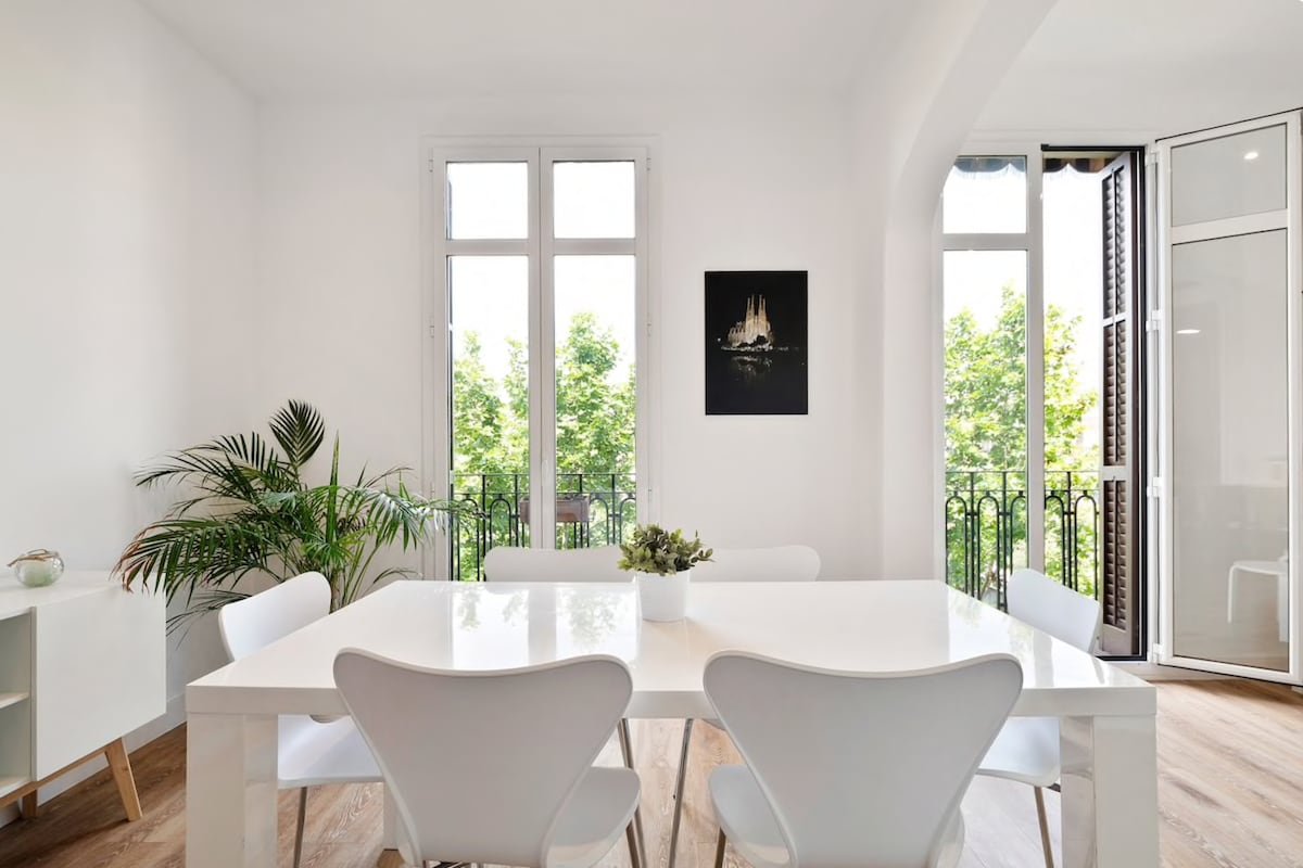 Delightful 2B apartment with views of Tibidabo! gallery image 2