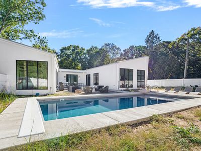 Fab Vacay Home, Pool, Walk to Lake Michigan Beach