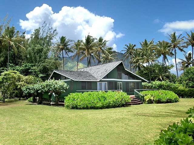 Waiohonu Lush, tropical foliage, Beachfront Home gallery image 4