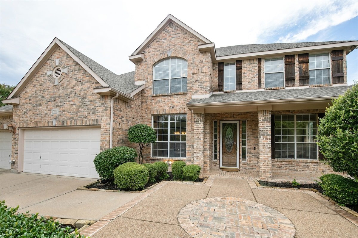 TCH – Spacious 5bd/4.5ba in Fort Worth with Office gallery image 3