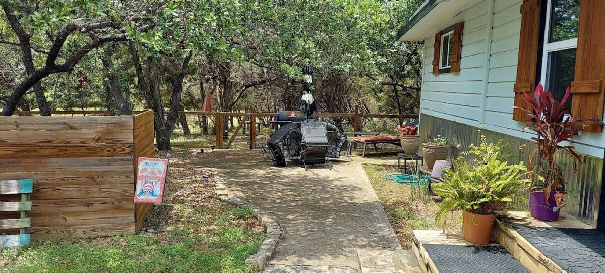 Nutty Brown Manor and Cabin gallery image 5