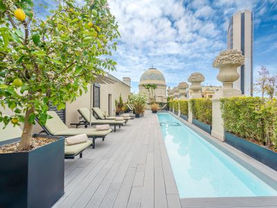 Luxury 4-bedroom 3-bathroom, rooftop pool