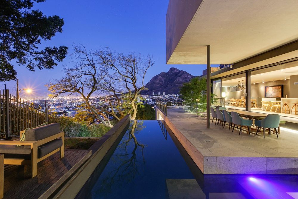 Photo 2 of Hildene Haven accommodation in Tamboerskloof, Cape Town with 4 bedrooms and 4 bathrooms