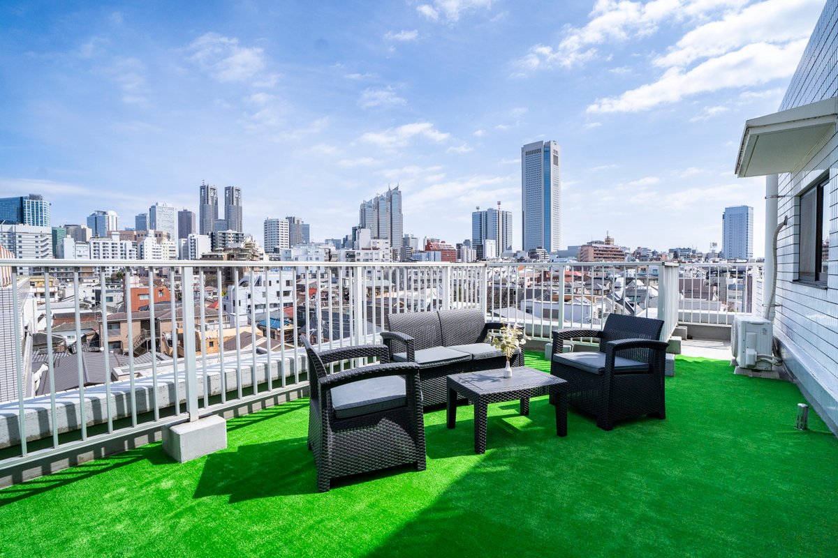 6楼602有电梯「西新宿五丁目」车站走路700米，4分钟直达新宿，房源75平方米加30平方超大阳台