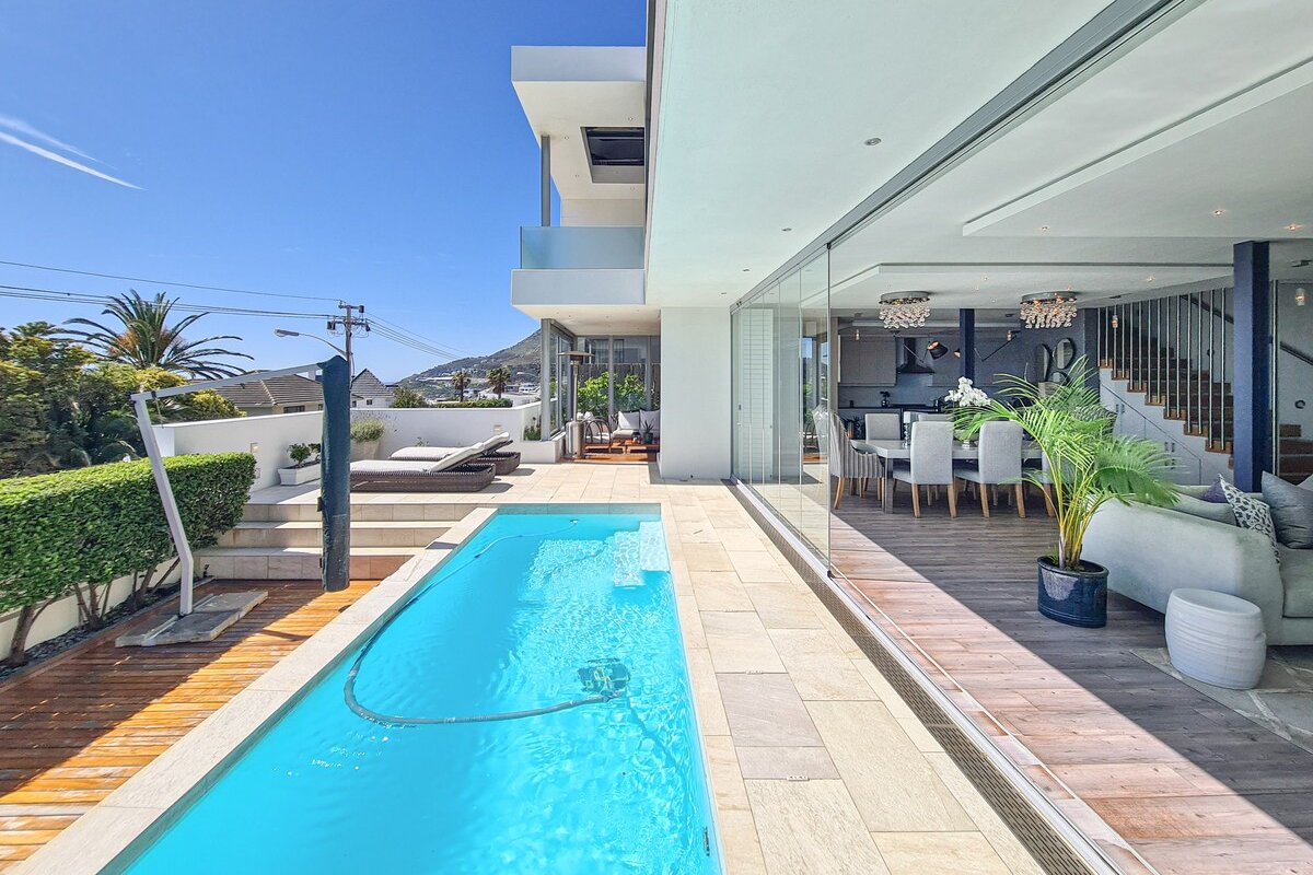 Luxurious Camps Bay Escape gallery image 4