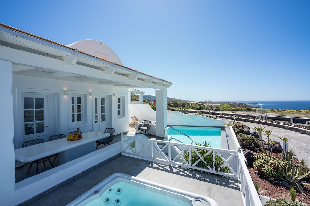 Emerald 3bd Sunset/Sea View Villa w Pool & HotTub gallery image 2