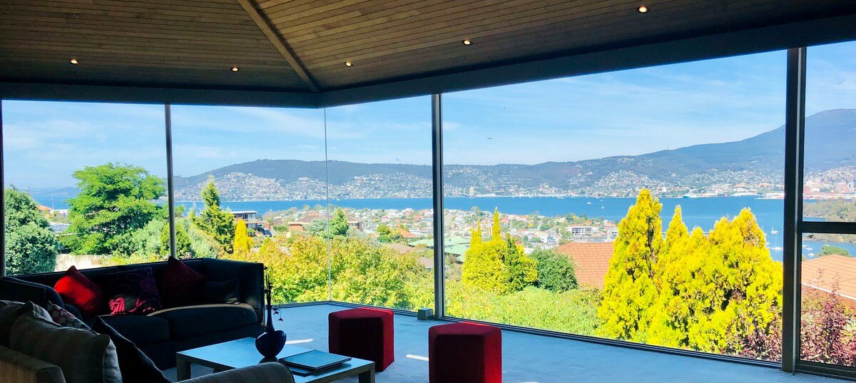 BELLA VISTA. Views forever, Large Family Home. gallery image 5