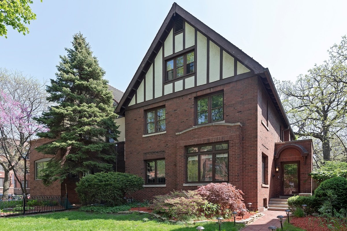 Amazing historic campus mansion! gallery image 2