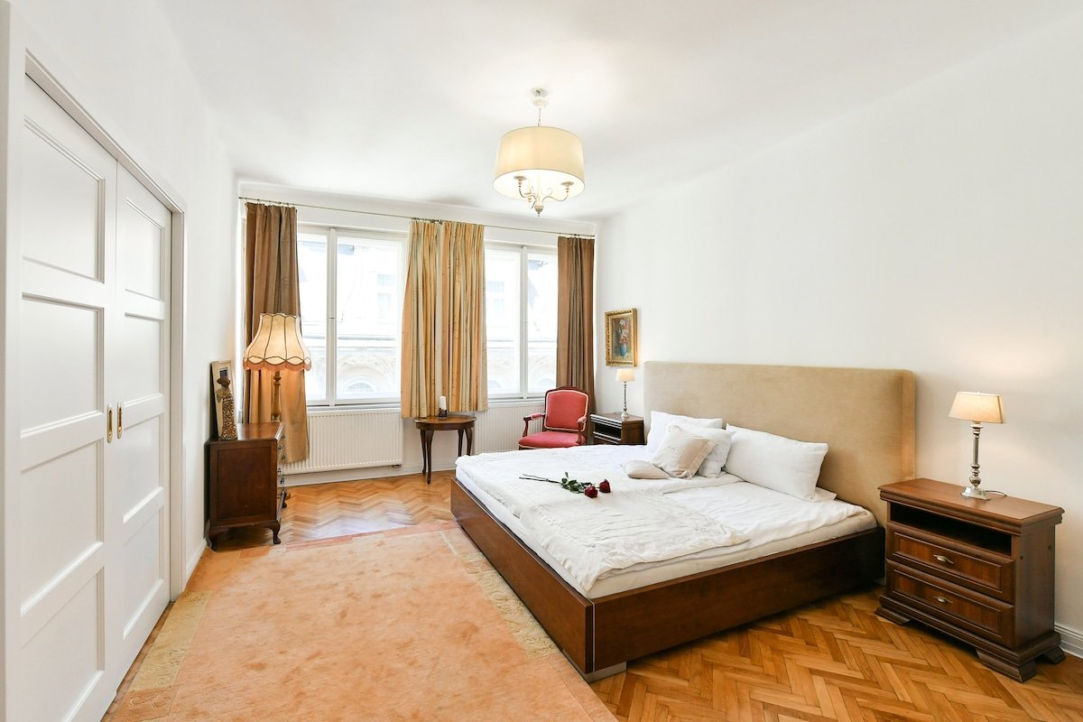 Luxury 3bedroom 2baths Apartment by OldTown Square gallery image 3