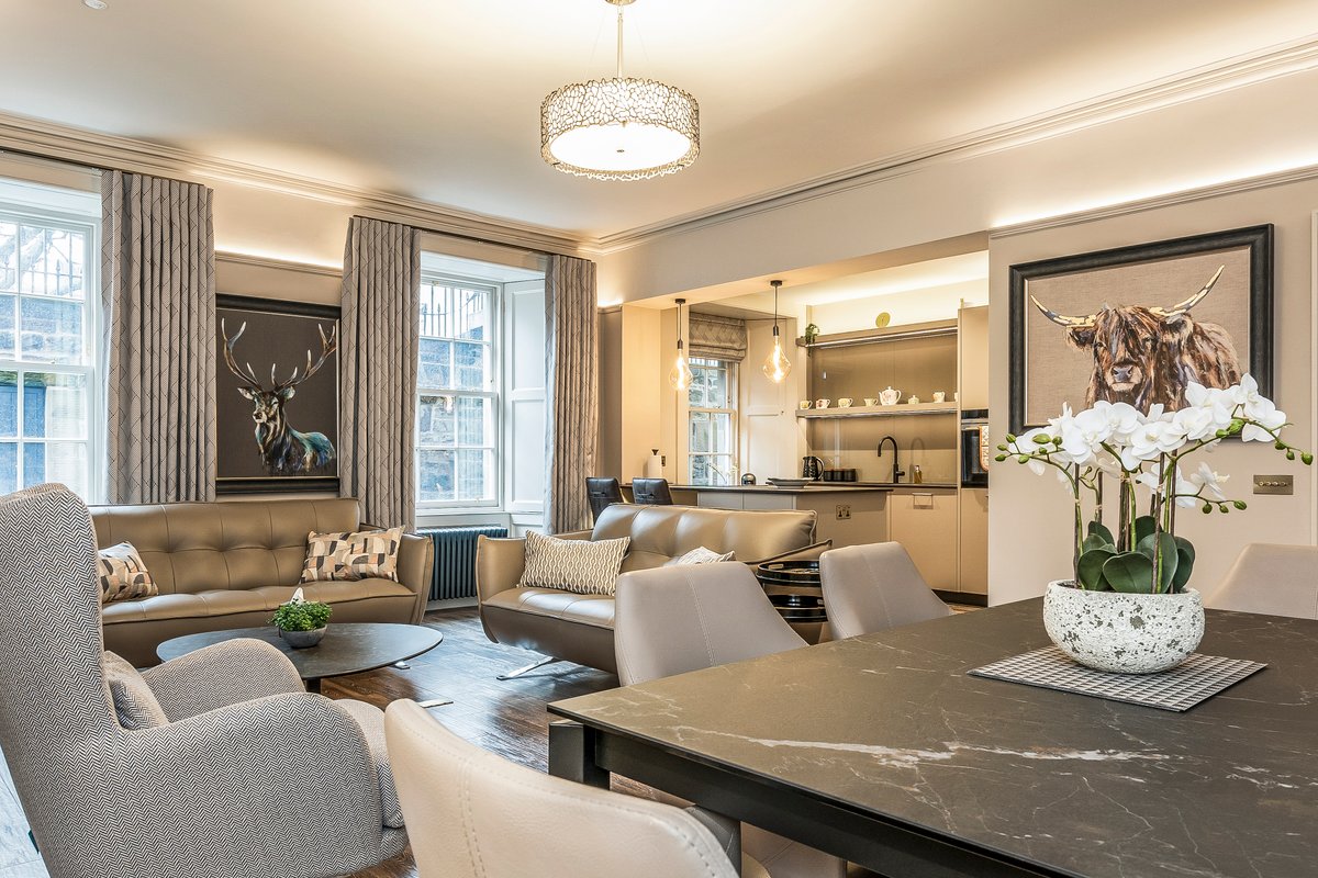 Elegant 2 bed Georgian retreat close to Princes St