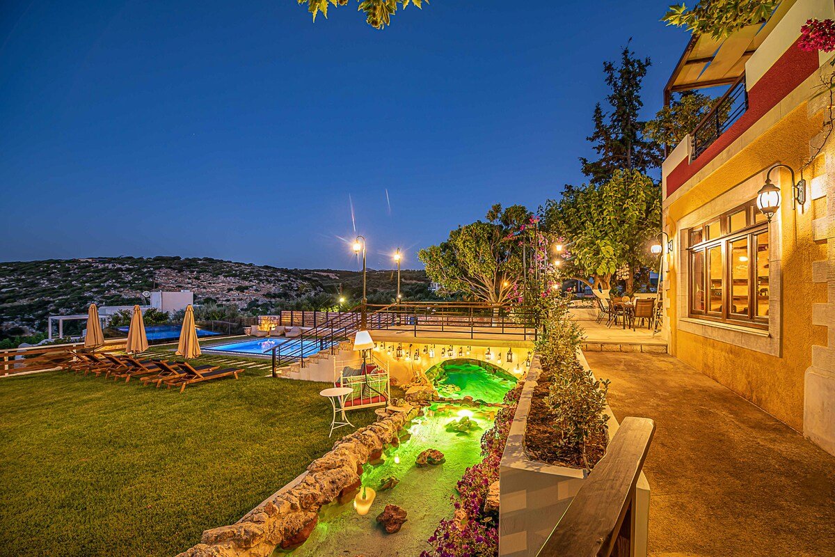 Staras Villa | Heated Pool and Jacuzzi gallery image 5