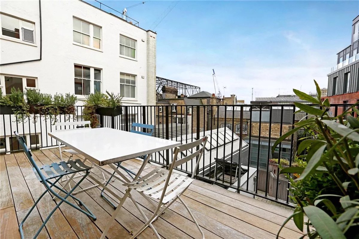 Oxford Street 3Bedroom AC Penthouse & Roof Terrace gallery image 5