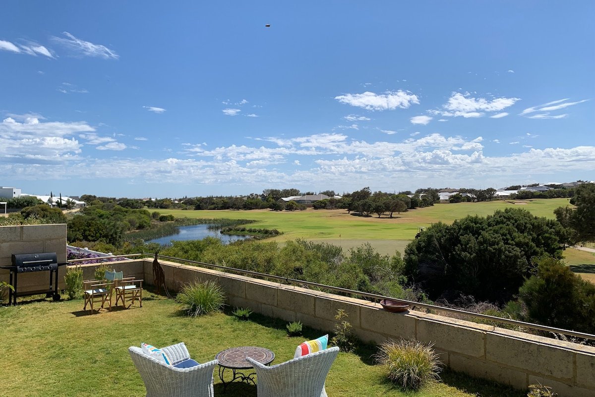 Beach and Golf Retreat Mandurah (Netflix & Kayo) gallery image 3