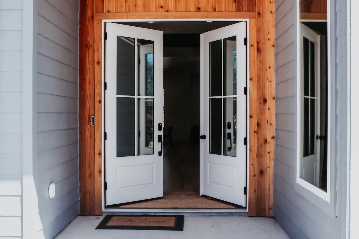 Central Dallas Home- 16+guests- inquire gallery image 3