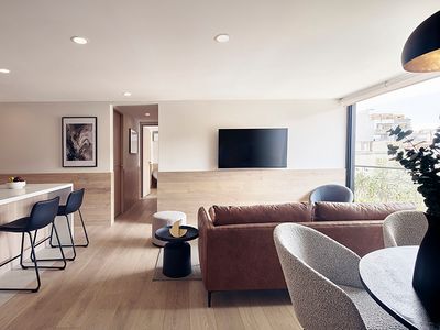 Condesa Hip Balcony Ste 2br/2ba pool & gym 4 pax