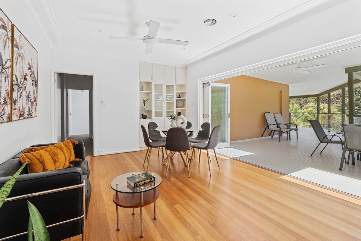 Poolside oasis – outdoor living at its best gallery image 3