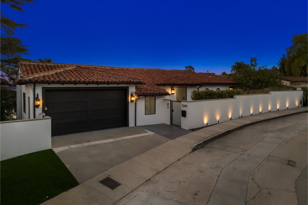 Sunset Views from Elegant Spanish Style Villa gallery image 3