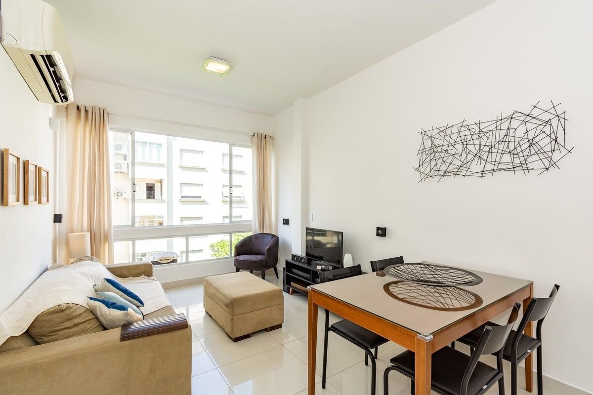 Copacabana bordering Ipanema charming 3 bedrooms gallery image 3