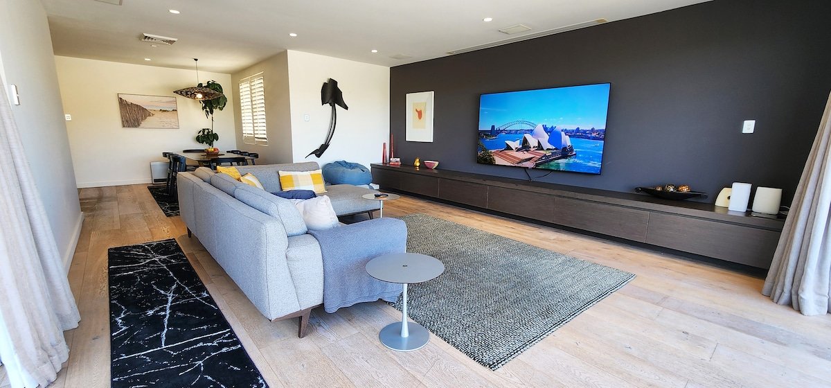 Absolute Waterfront with Oversized Private Terrace gallery image 4