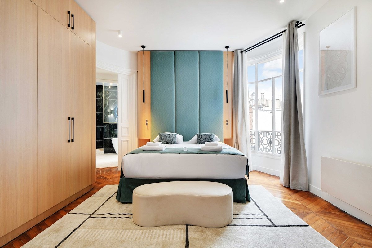 Exceptional Property with 4 Bedrooms at the Louvre gallery image 2