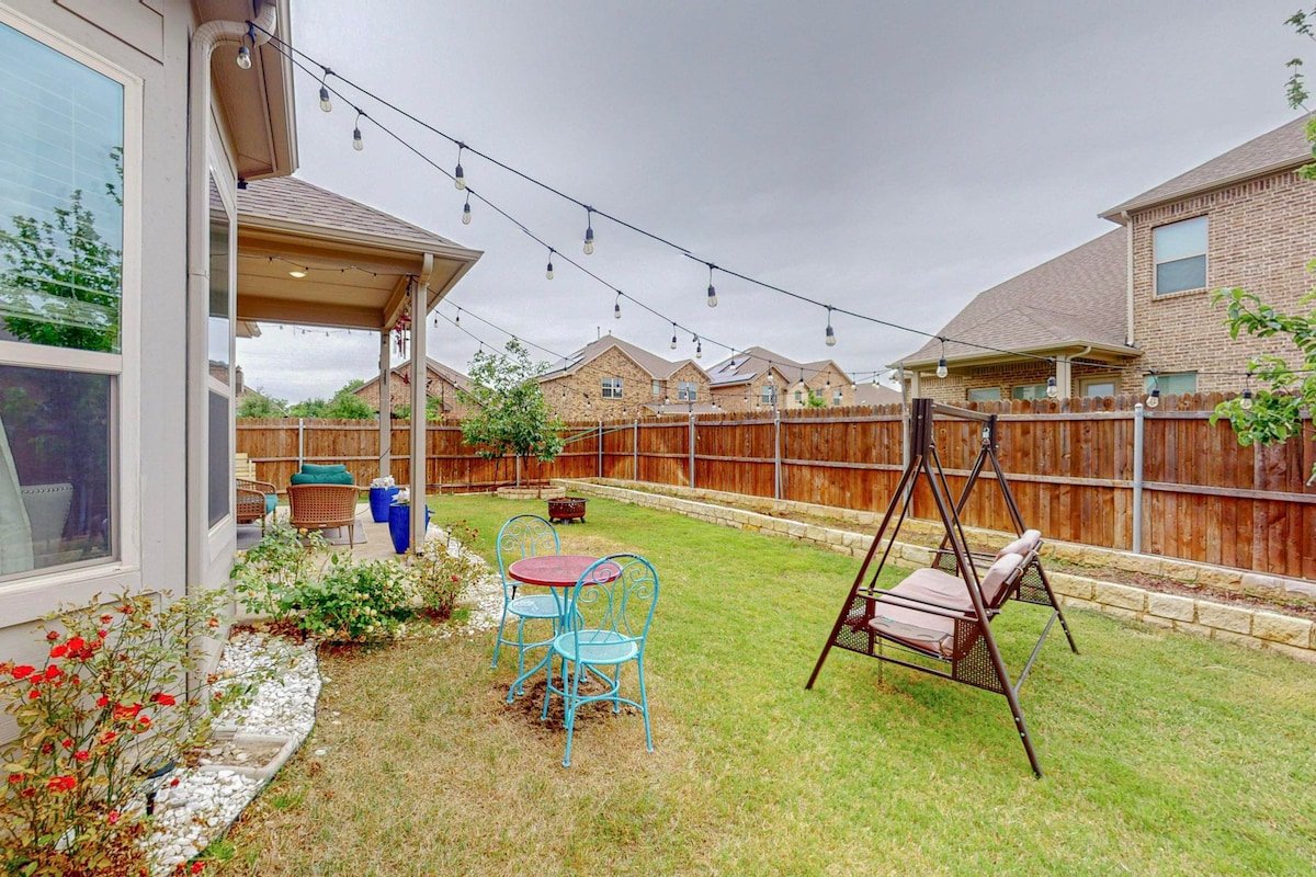 Luxurious 5-Bedroom Retreat with Great Amenities gallery image 4