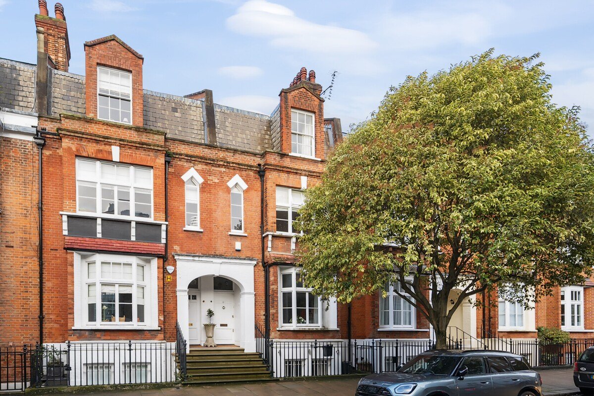 Belgravia townhouse close to Sloane Square gallery image 4