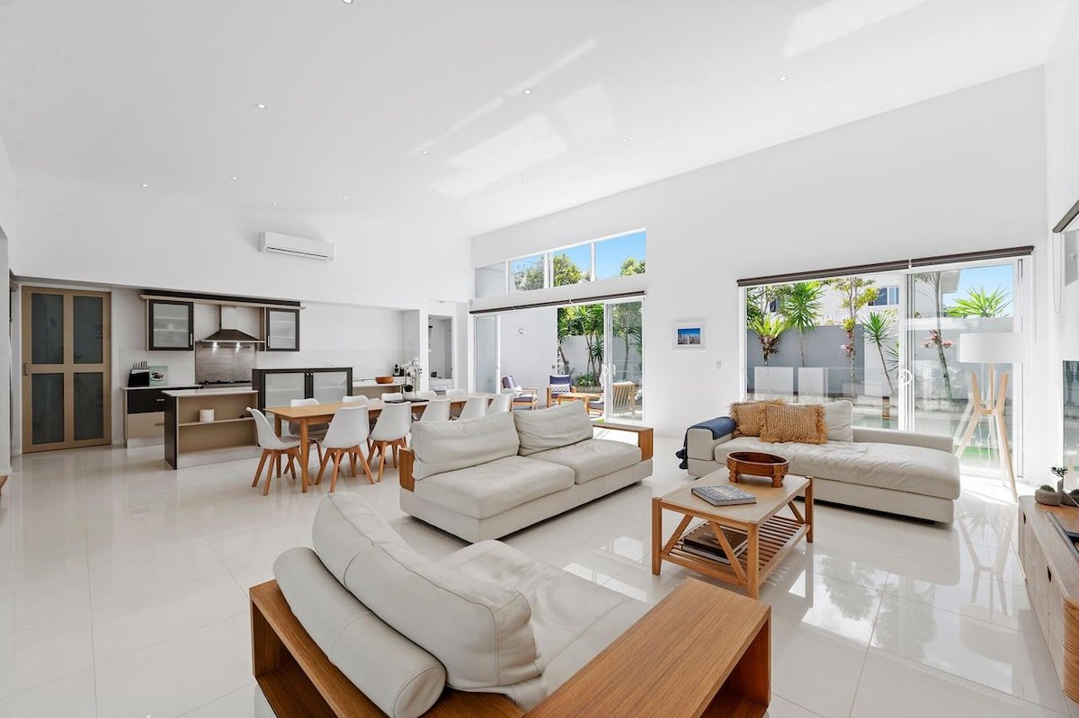 The Station- Sleeps 13 gallery image 5