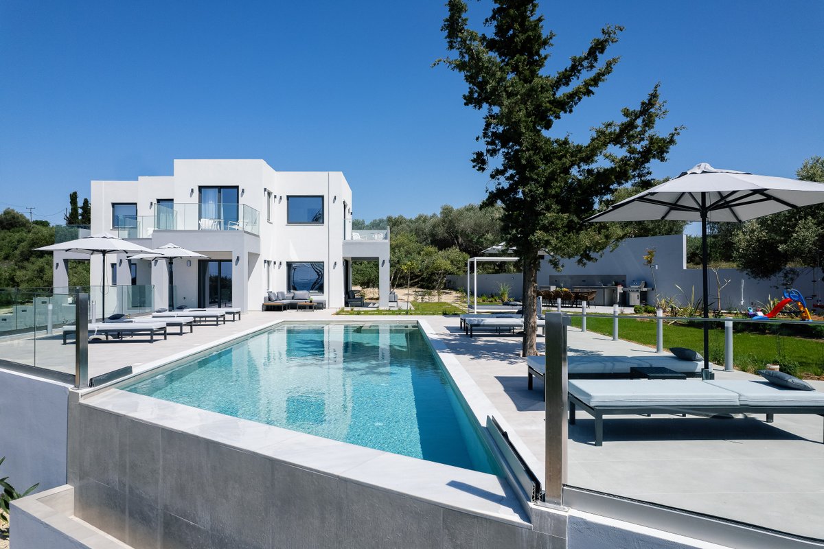 Style and Convenience near Rethymno beach and town