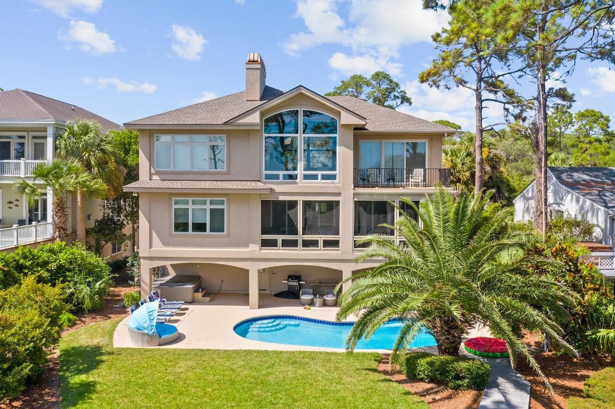 Spectacular Oceanfront home with huge windows gallery image 5