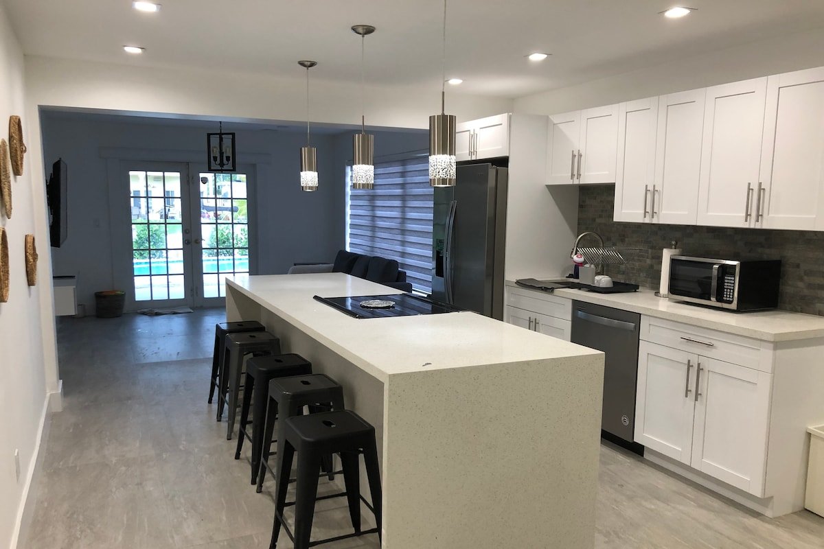 Close to Hard Rock Casino with water access gallery image 4