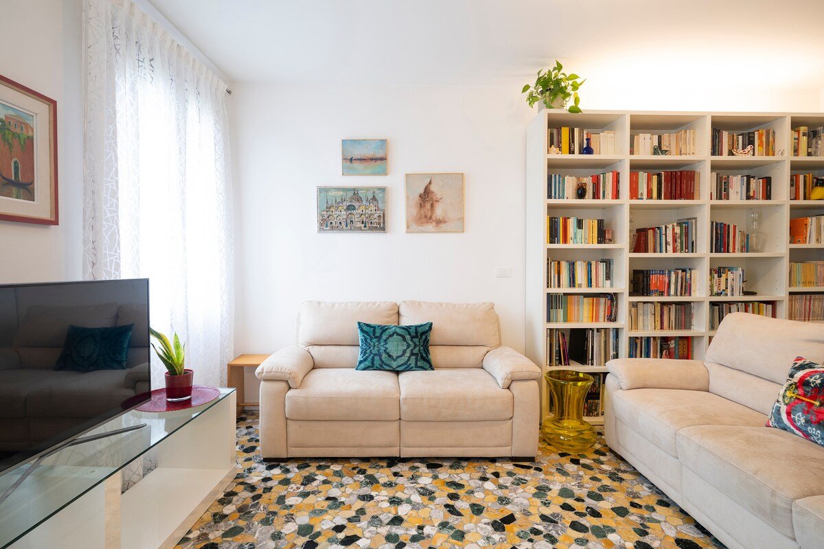 So Beautiful Venice • Canal&Garden View • gallery image 3