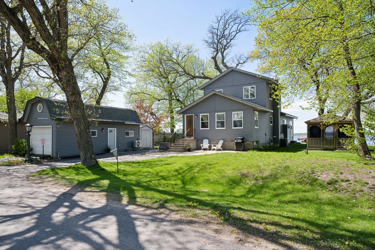 Bluebird Cottage on Clearwater Lake gallery image 4