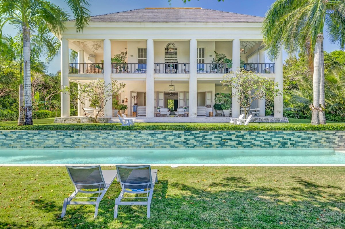 Corales 114 – Stunning Marble Estate Villa