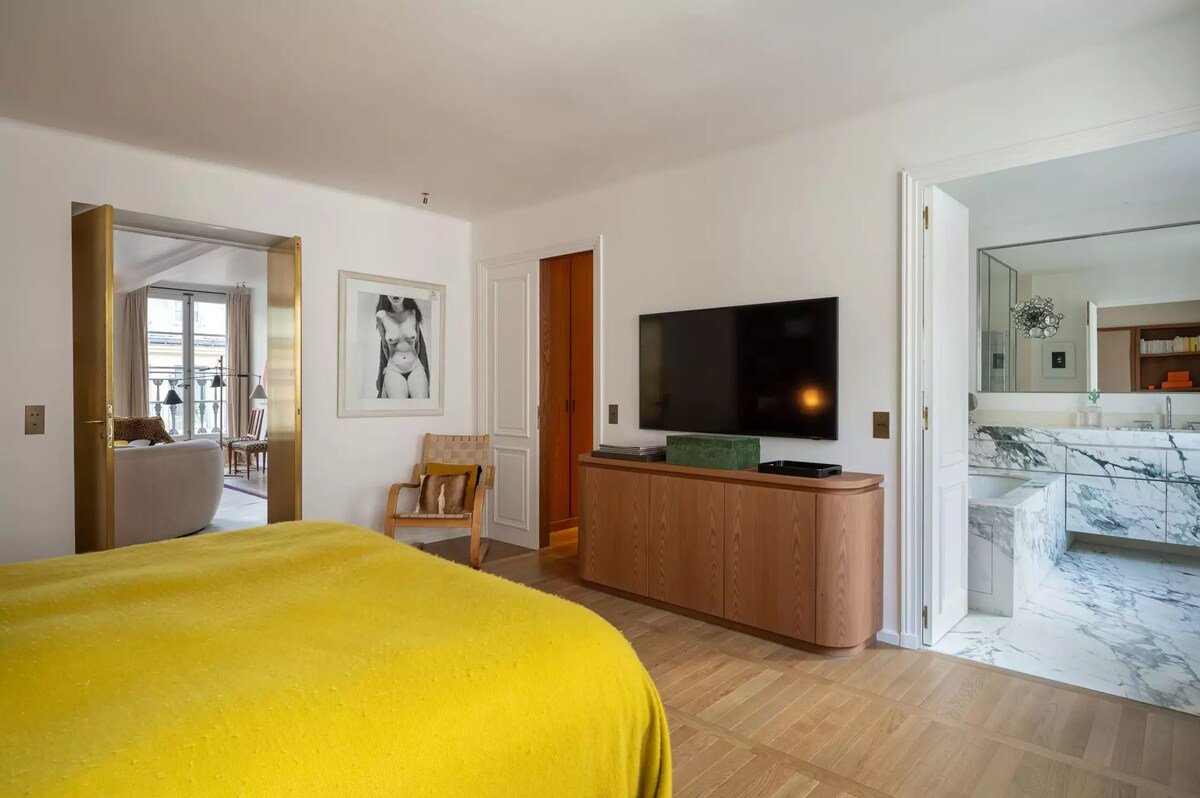 Paris Rue du Bac gallery image 5