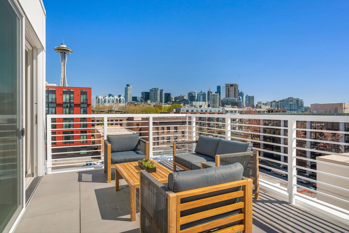 2BR Apt Panoramic Seattle Views | Private Balcony gallery image 2